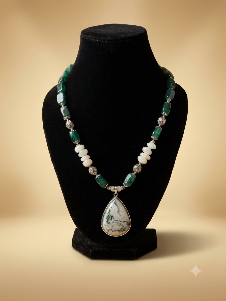 Green and White Pendant Necklace